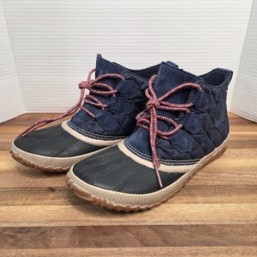 Sorel‎ Out N About Plus Women 9.5 Navy Blue Quilted Waterproof Duck Boots NL3152